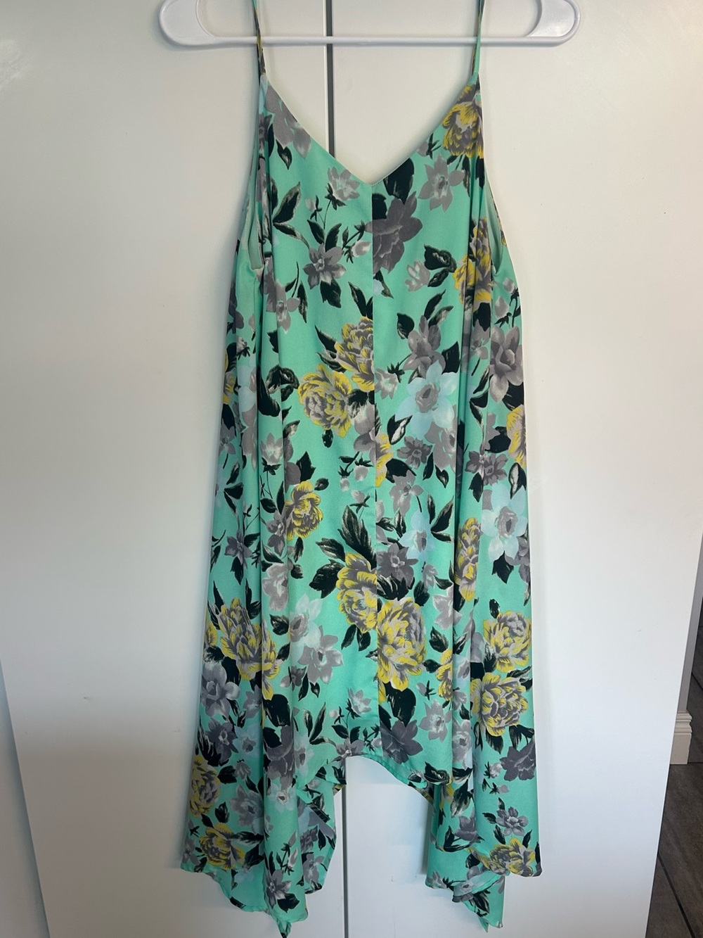 Design Lab Women’s Pastel Mint Floral
Asymmetric Handkerchief Hem Dress Size L - Picture 3 of 15